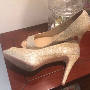 💋WHBM Beige peeptoe Sz 9.5 Sparkly worn once.